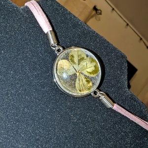 Real 4 leaf clover pendant bracelet